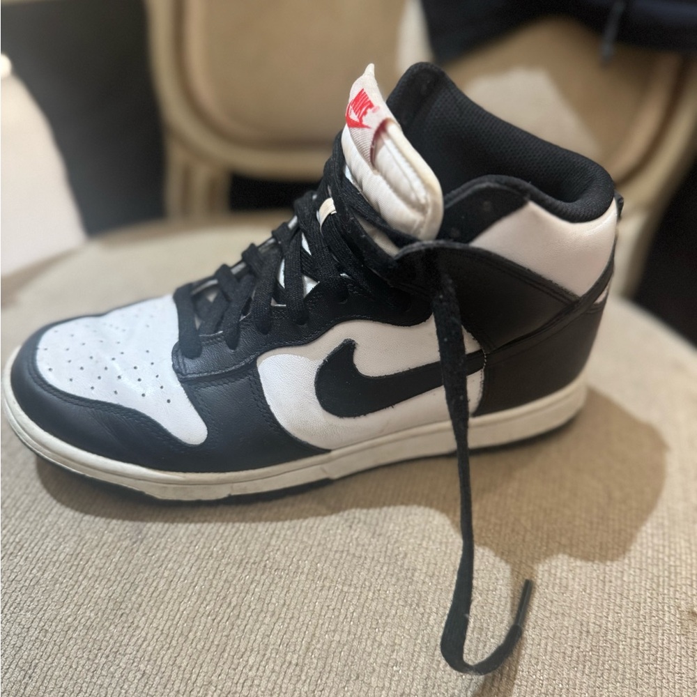 Size 8.5 - Nike Dunk High Black White.